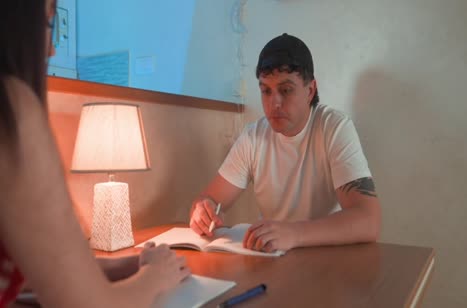 Азартная девочка с большой грудью не против перепихнуться