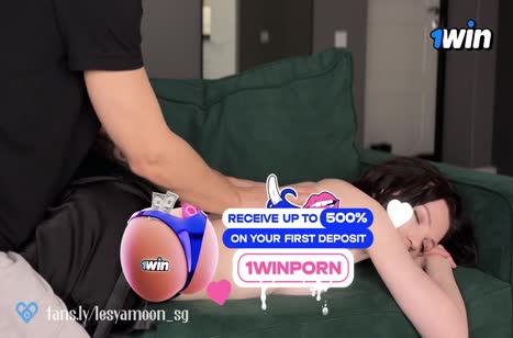 После массажа писечка брюнетки стала мокрая