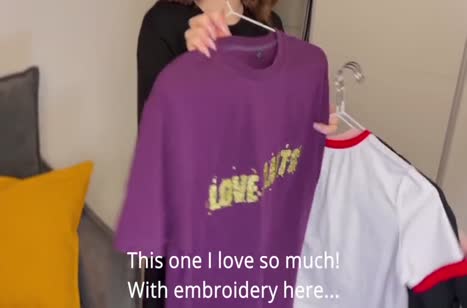 Поц бодренько натягивает татуированную деваху на большой кукан